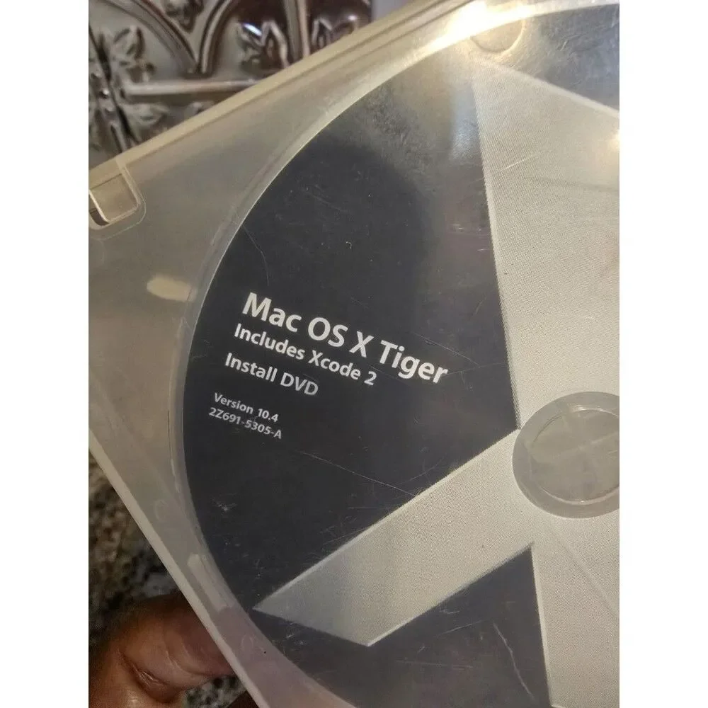 Apple Mac OS X 10.4 Tiger Install DVD 2005 Retail Black Disc Xcode 2